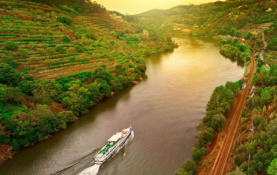 Private Porto & Douro & Regua from Lisbon 3 days all included