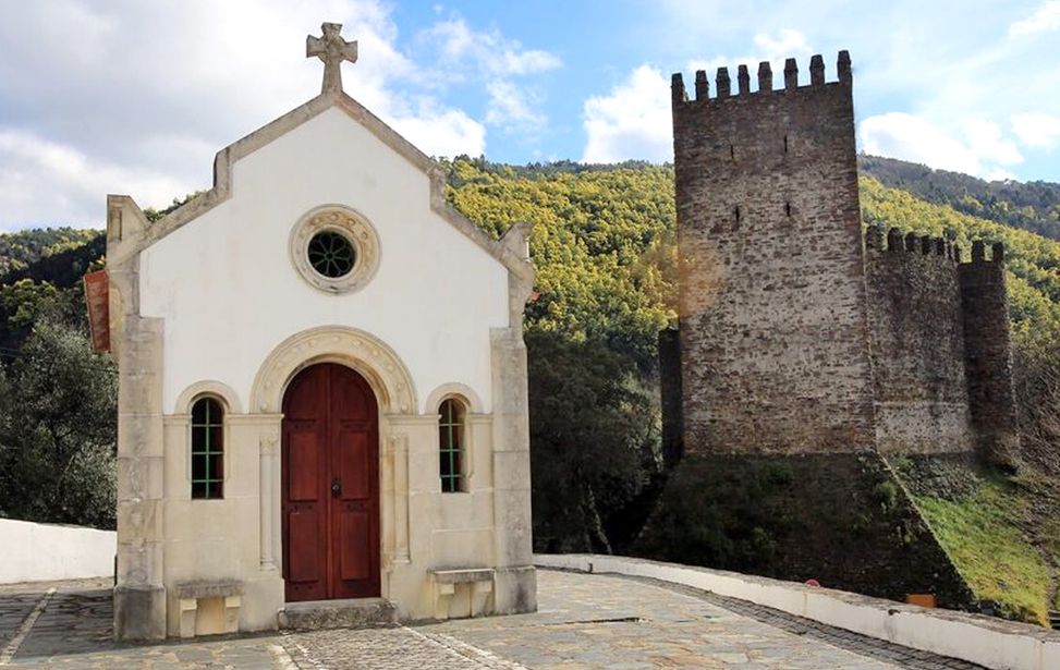 Arouce castle and Senhor dos Aflitos chapel - Lousã