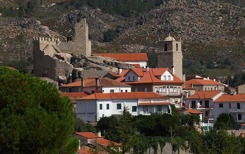 Private Tour to Portugal's Shale Historic Villages with Lunch