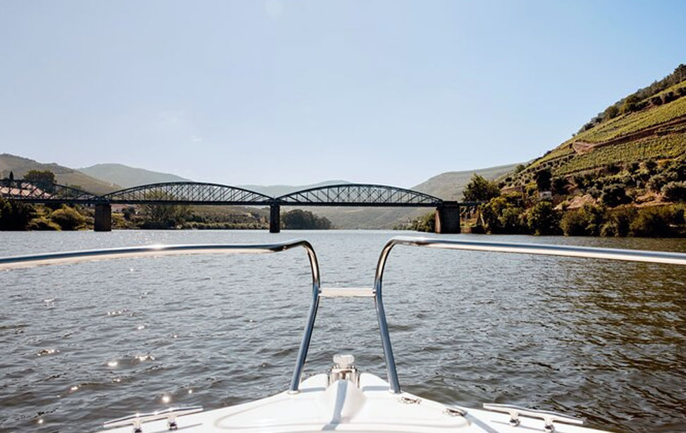 Douro Luxury - Douro Private Cruise with Premium Winery and Restaurant